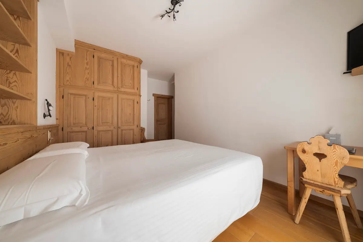 hotel-montana-classic-doublezimmer-wood-design