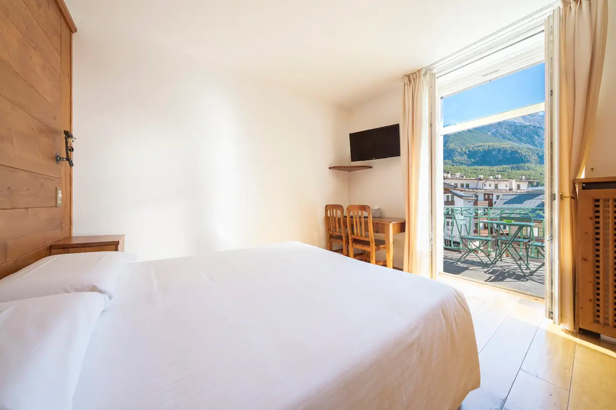 hotel-montana-cortina-camera-doppia-classic-balcone-vista-dolomiti